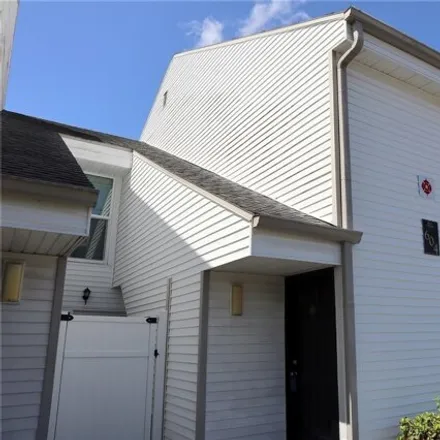 Rent this 3 bed townhouse on 750 Haven Place in Tarpon Springs, FL 34689
