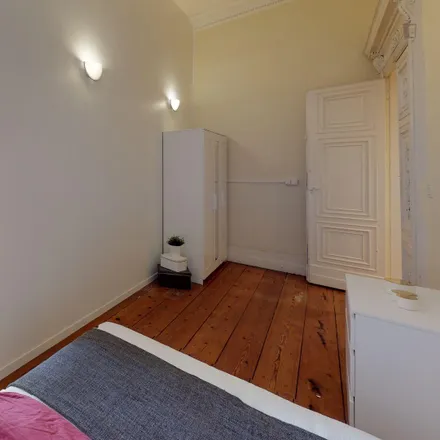 Rent this 5 bed room on 4 Quai Lucien Lombard in 31000 Toulouse, France