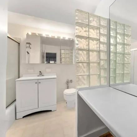 Image 5 - 404 East 66th Street, New York, NY 10065, USA - Condo for sale
