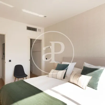 Image 3 - Apartamentos Recoletos, Calle de Villanueva, 2, 28001 Madrid, Spain - Apartment for rent