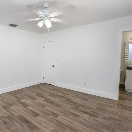 Image 9 - Hollywood Junior Academy, Taylor Street, Hollywood, FL 33020, USA - Apartment for rent