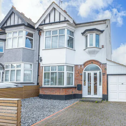 Buy this 4 bed duplex on Nelson Road in Southend-on-Sea, SS9 3HX