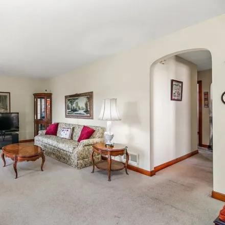 Image 5 - 4747 West 99th Street, Oak Lawn, IL 60453, USA - House for sale