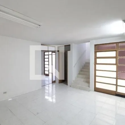 Rent this 4 bed house on Rua Olegário Maciel in Lídice, Uberlândia - MG