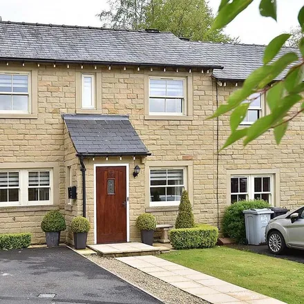 Rent this 2 bed townhouse on Deanway in Bollington, SK10 5DW