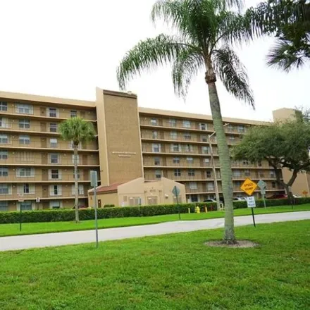 Buy this 2 bed condo on 4556 Crystal Lake Drive in Crystal Lake, Deerfield Beach