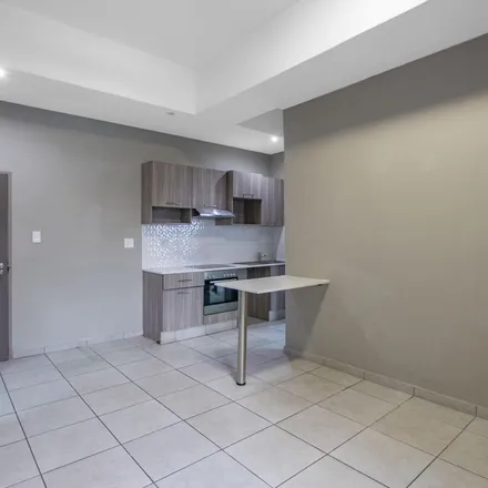 Image 2 - Sturdee Avenue, Saxonwold, Rosebank, 2132, South Africa - Apartment for rent