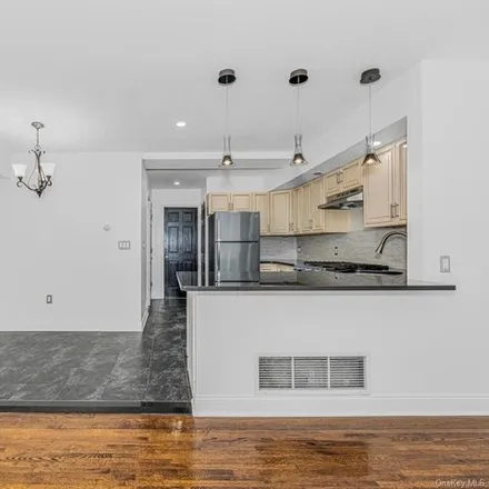 Image 2 - 503 Hollywood Avenue, New York, NY 10465, USA - House for rent