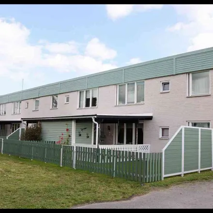 Rent this 4 bed apartment on Skattegården 12B in 581 11 Linköping, Sweden
