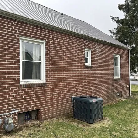 Image 2 - 186 West Howard Street, Rockville, Parke County, IN 47872, USA - House for sale