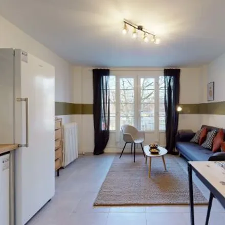 Rent this 3 bed room on Résidence les Bouleaux in Avenue du Président Hoover, 59000 Lille