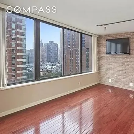 Image 5 - Waterford Condominiums, 300 East 93rd Street, New York, NY 10128, USA - Condo for rent