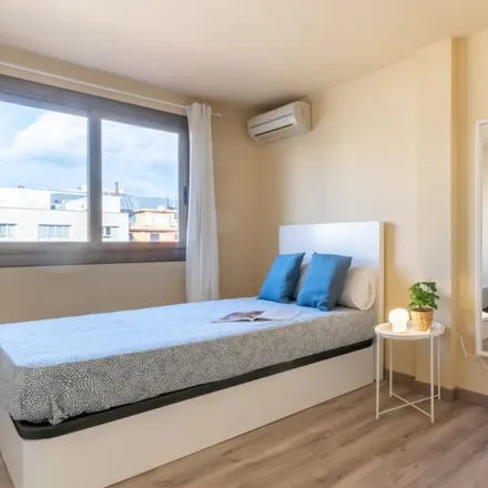 Rent this 5 bed room on Carrer de Pau Claris in 94, 08007 Barcelona