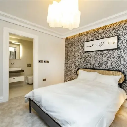 Image 2 - 22 Queen's Gate Mews, London, SW7 5EL, United Kingdom - Apartment for rent