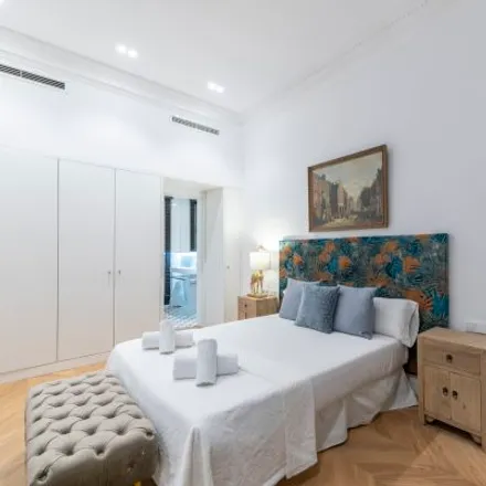 Rent this 5 bed apartment on Tasca La Musiqueta in Carrer d'Avinyó, 31