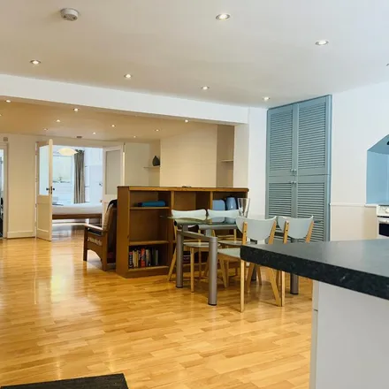 Rent this 1 bed apartment on 112 Offord Road in London, N1 1PH