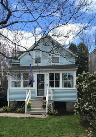 Rent this 3 bed house on 17 Livingston Place in Middletown, RI 02842