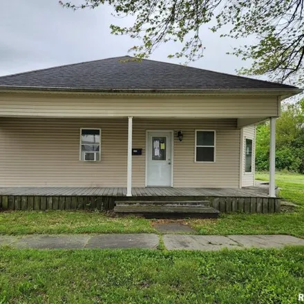 Buy this 3 bed house on 541 East North Avenue in Flora, IL 62839