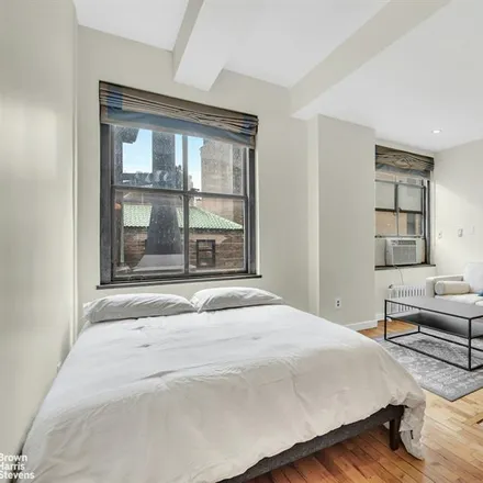 Image 7 - 4 LEXINGTON AVENUE 11L in Gramercy Park - Apartment for sale
