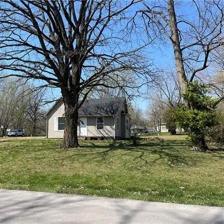 Image 2 - 842 North Main Street, Butler, MO 64730, USA - House for sale