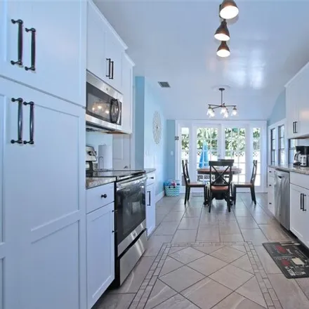 Image 6 - Coconut Beach House, 940 Narcissus Avenue, Clearwater, FL 33767, USA - House for sale