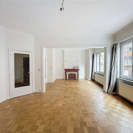 Rent this 2 bed apartment on Chaussée Saint-Pierre - Sint-Pieterssteenweg 123 in 1040 Etterbeek, Belgium