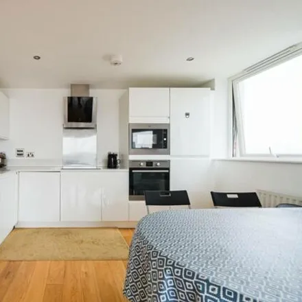 Image 2 - Webb House, 3 Trevithick Way, Bromley-by-Bow, London, E3 3GB, United Kingdom - Apartment for sale