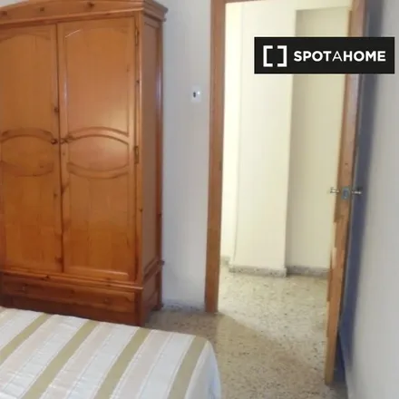 Rent this 3 bed room on Casa de Socorro in Calle Alcalde Muñoz, 04004 Almeria
