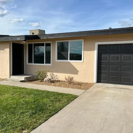 Buy this 3 bed house on 2312 West Cortland Avenue in Fresno, CA 93705