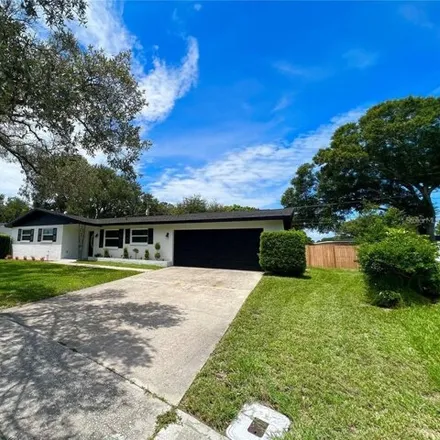 Image 2 - 1340 Ranchwood Drive, Clearwater, FL 33764, USA - House for sale