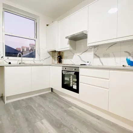 Image 2 - Garden House, Stroud Green Road, London, N4 3EN, United Kingdom - Apartment for rent