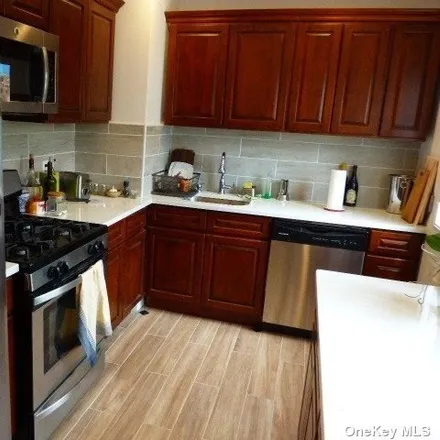 Image 5 - 20-67 33rd Street, New York, NY 11105, USA - Apartment for rent