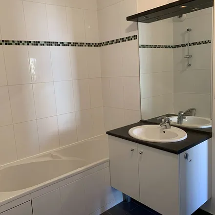Rent this 2 bed apartment on 4 Rue des Sablières in 94000 Créteil, France