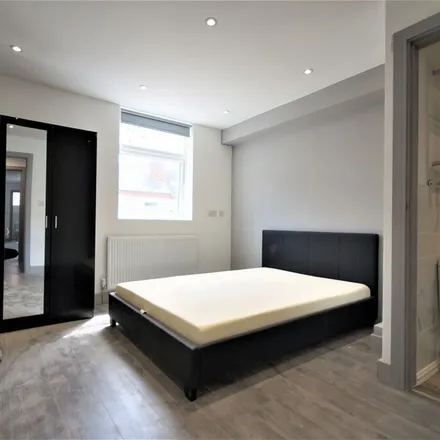 Rent this 5 bed apartment on 35 Dean Street in Coventry, CV2 4FD