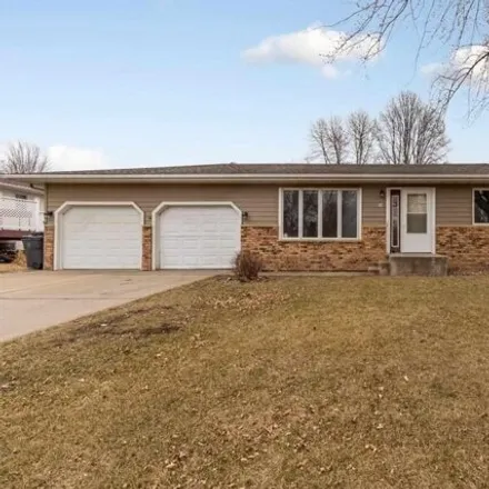Buy this 3 bed house on 117 Chatsworth Drive in Mankato, MN 56001