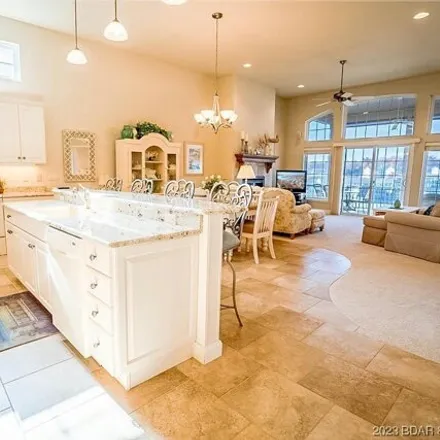 Image 9 - 413 Lakeshore Drive, Village of Four Seasons, Camden County, MO 65049, USA - House for sale