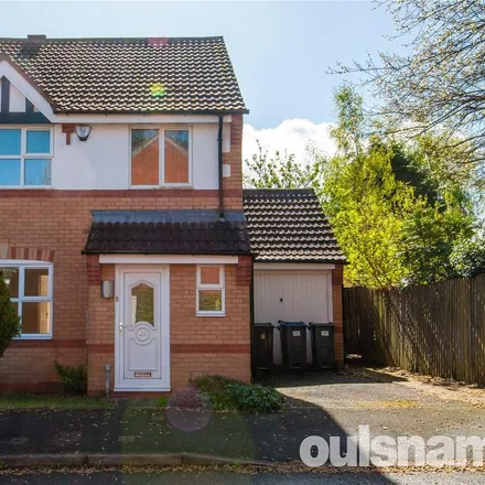 Rent this 3 bed duplex on Forsythia Close in Shenley Fields, B31 1XN