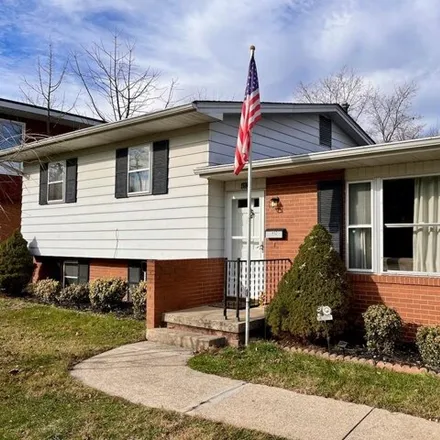 Buy this 3 bed house on 454 Belleview Avenue in Chillicothe, OH 45601