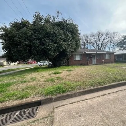 Buy this 2 bed house on 88 Texas Avenue in Alexandria, LA 71301