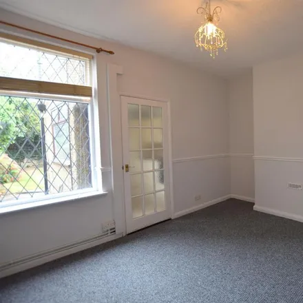 Image 3 - White's Road, Cleethorpes, DN35 8RL, United Kingdom - Townhouse for rent