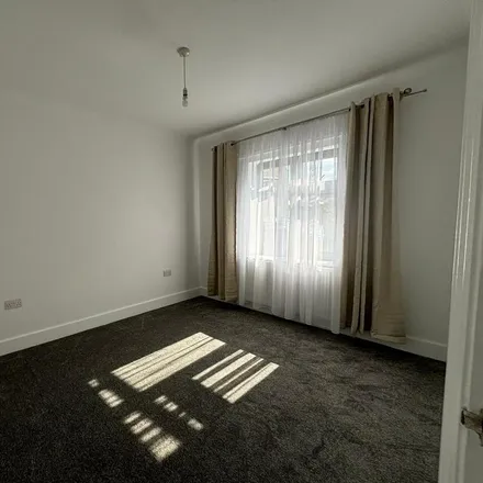 Image 5 - St Martin's Avenue, London, E6 3DU, United Kingdom - Apartment for rent