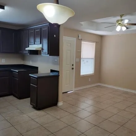Image 3 - 479 Pedernales Circle, Brownsville, TX 78521, USA - House for rent