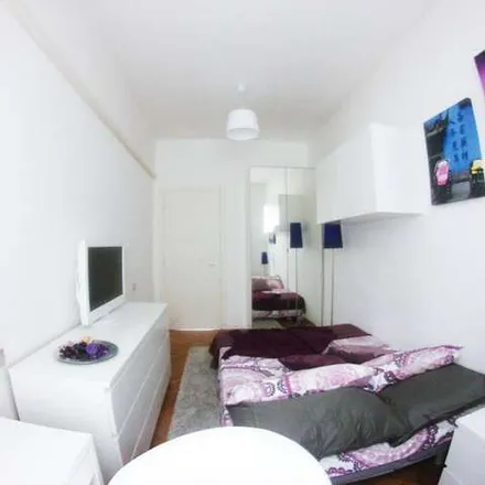 Image 3 - Sohos, Via Carlo Tenca, 20124 Milan MI, Italy - Apartment for rent