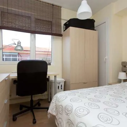 Rent this 4 bed apartment on Madrid in Calle Nardos, 2