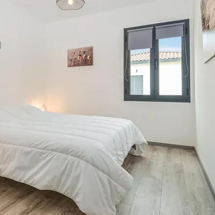 Rent this 2 bed house on Vallon-Pont-d'Arc in Rue de la Bibliothèque, 07150 Vallon-Pont-d'Arc
