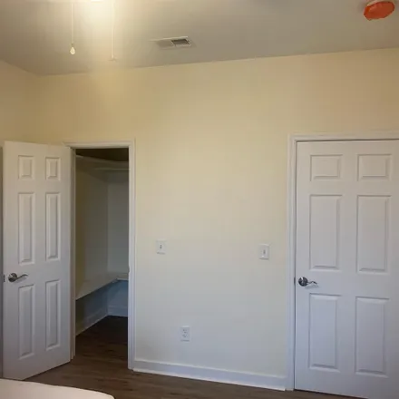 Image 1 - 215 Bloomfield Avenue, Bloomfield, NJ 07003, USA - Room for rent