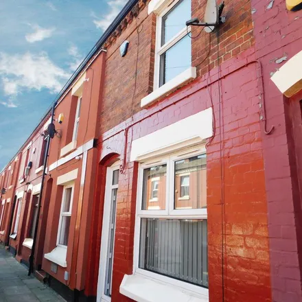 Rent this 2 bed townhouse on Green Leaf Street in Liverpool, L8 0RB