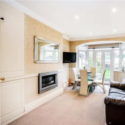 Image 3 - Capel Gardens, London, IG3 9DQ, United Kingdom - House for sale