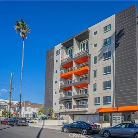 Rent this 3 bed condo on James M Wood & Catalina in James M Wood Boulevard, Los Angeles