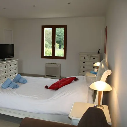 Rent this 4 bed house on 24250 Cénac-et-Saint-Julien